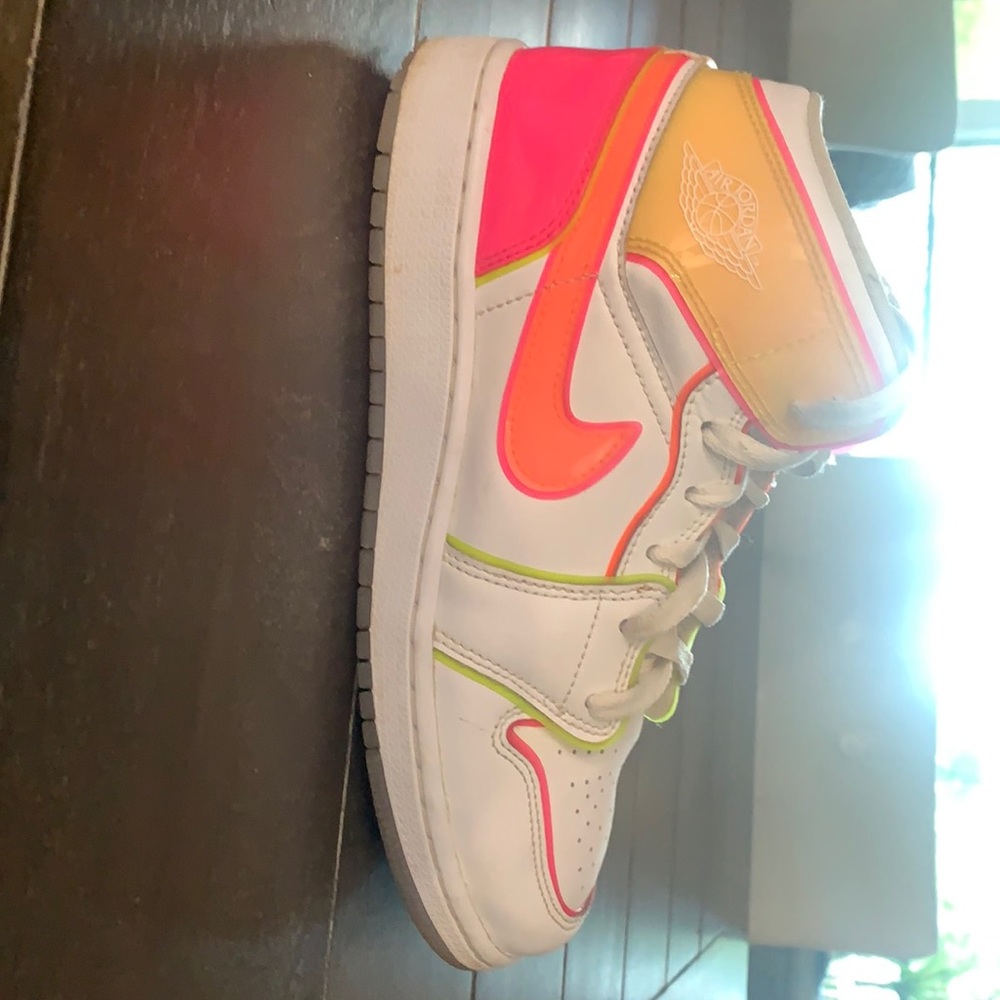 Neon Nike air Jordans 1